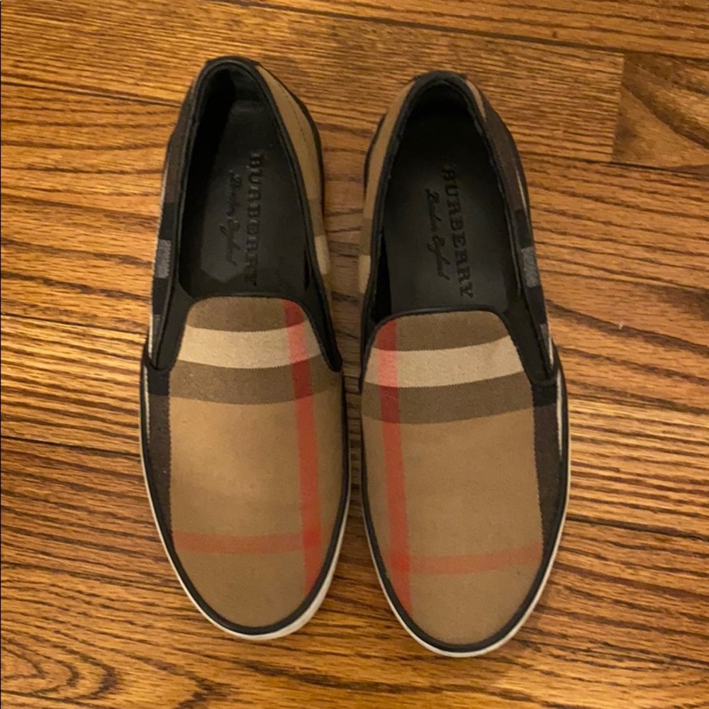 Burberry womens size 7.5 slip on sneakers